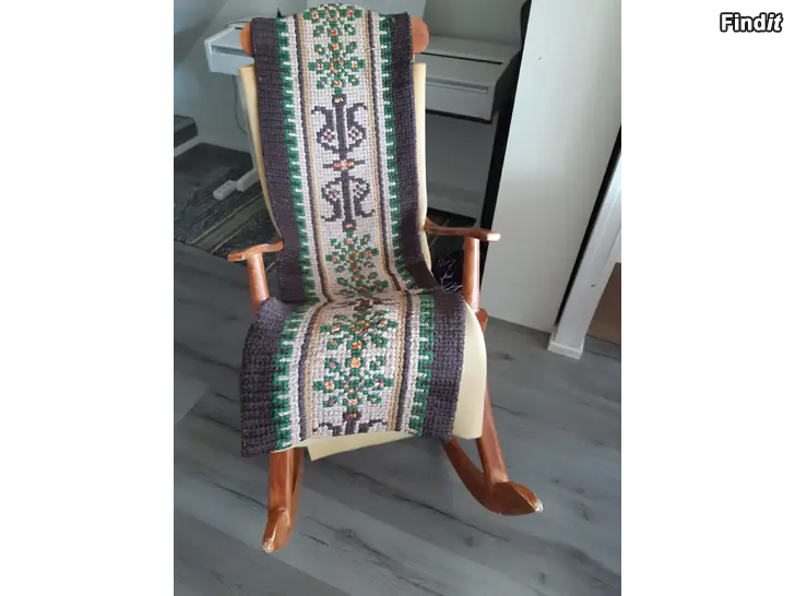 Säljes Gungstol och gungstolsmatta