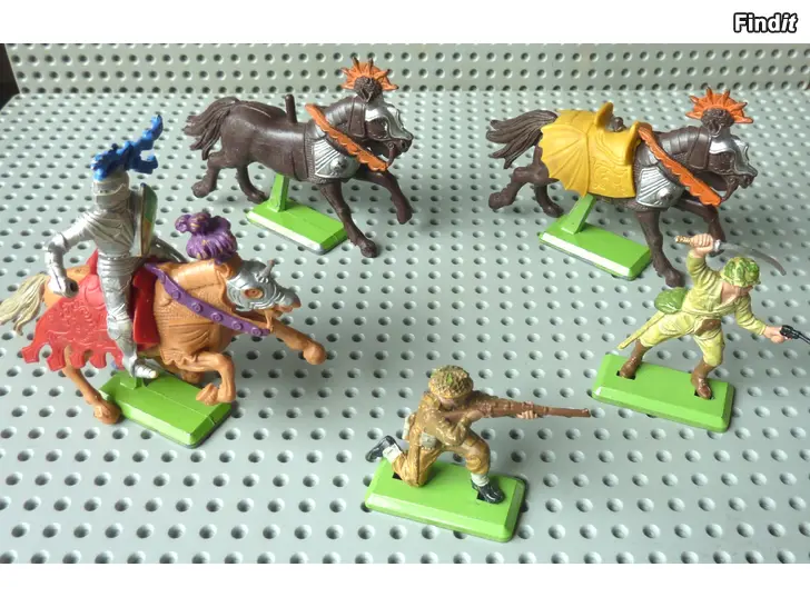 Myydään Britains Deetail sotilaita ja hevosia 1970-luvulta