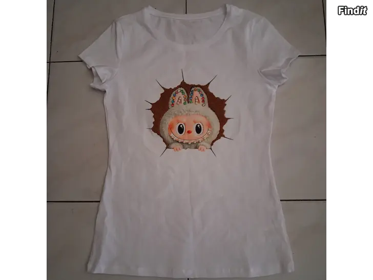 Säljes Labubu t-shirt stl s/m