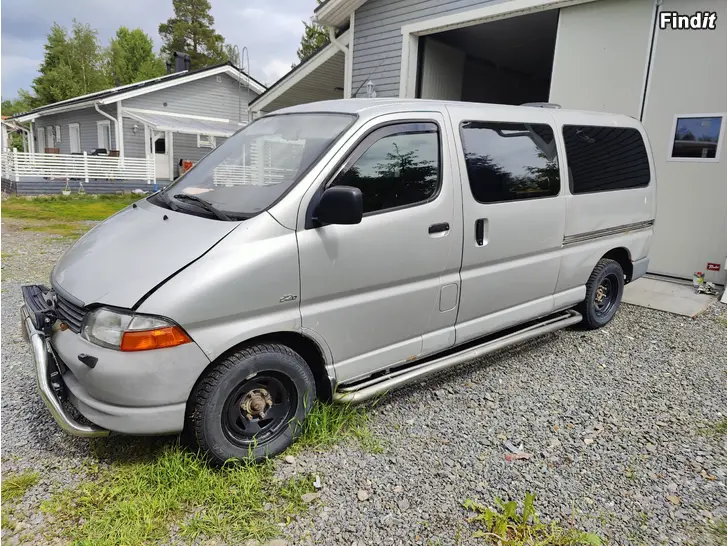 Myydään Toyota Hiace 1+7