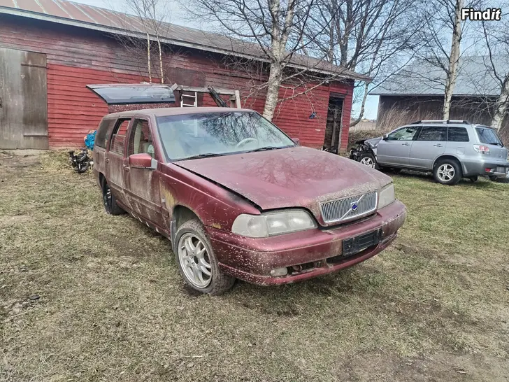 Myydään Volvo v70 osina