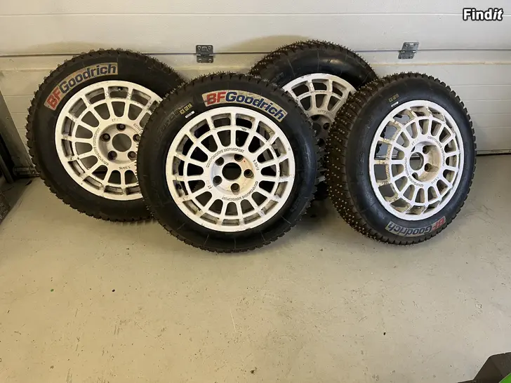 Myydään Piikkirenkaat ja vanteet 16