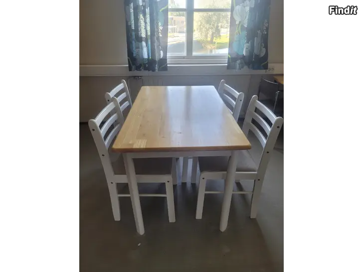 Säljes Bord + 4 stolar
