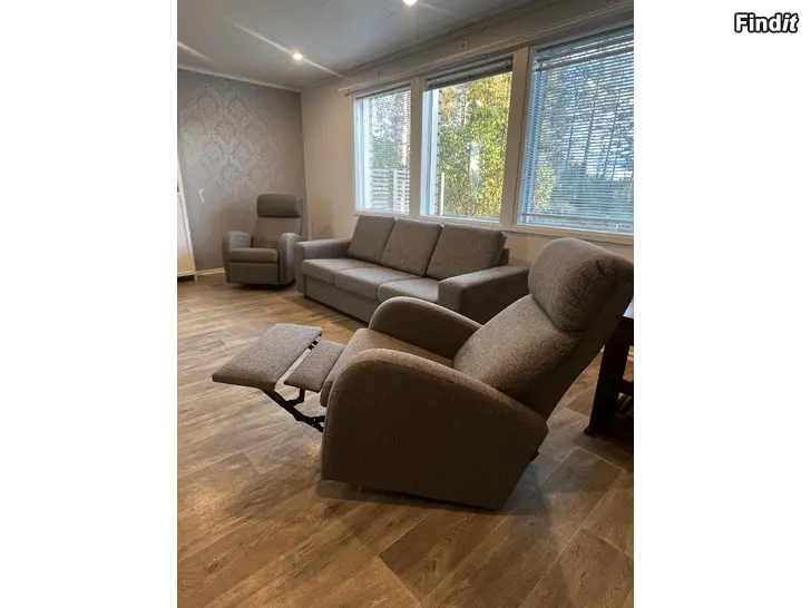Säljes Soffgrupp i mycket gott skick  3-sits soffa + 2 reclinerfåtöljer