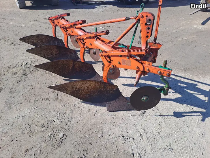 Myydään Kverneland 4 siipiset kyntöaurat