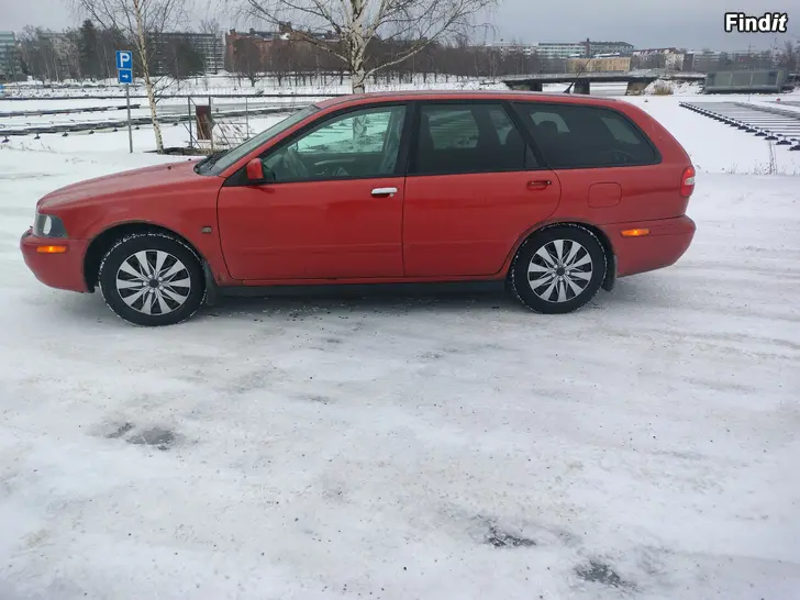 Myydään Volvo V40 bensa manuaali 940e -04 vm