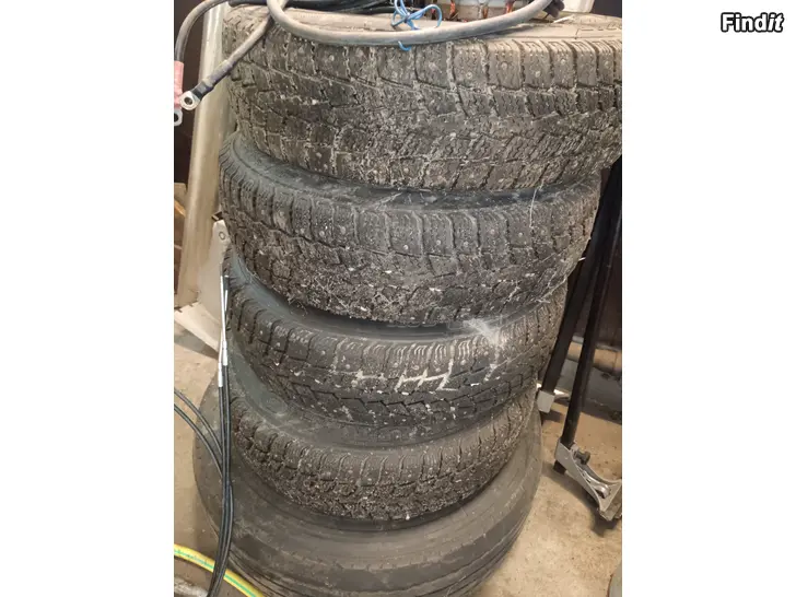Säljes Transit vinterdäck på fälgar