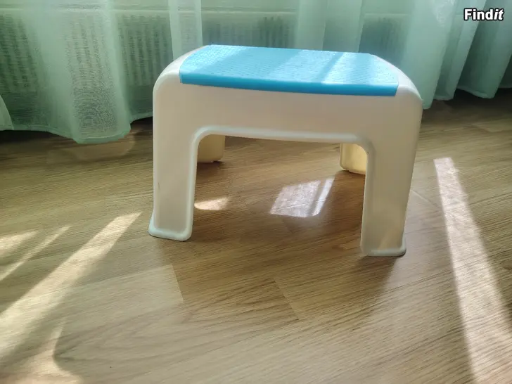 Myydään Lastenjalusta