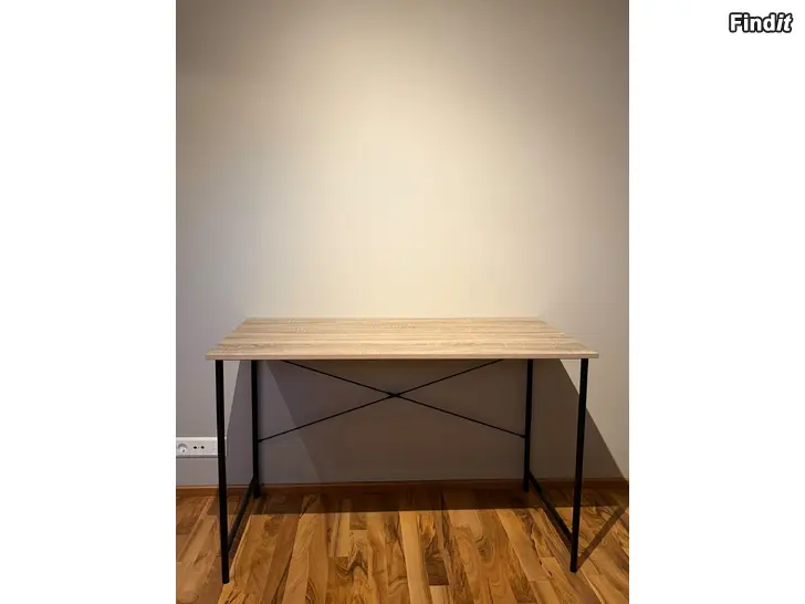 Säljes Skrivbord och hylla