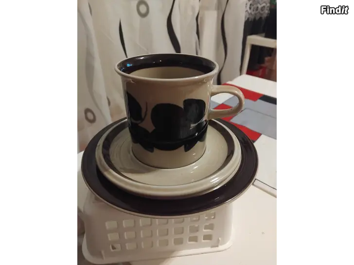 Myydään Arabia kaakao kupit lautasilla 4 hengelle