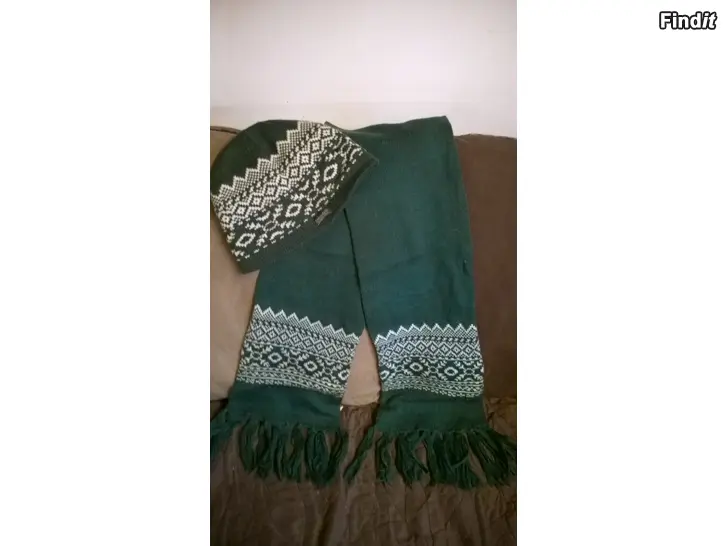 Myydään Setti, hattu ja pitkä huivi, yksi koko