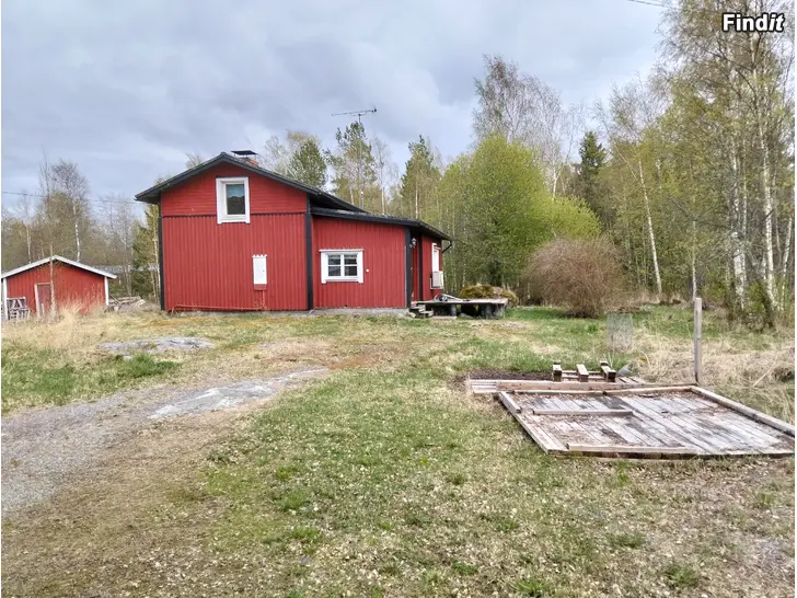 Säljes Hus med liten gård Säljes