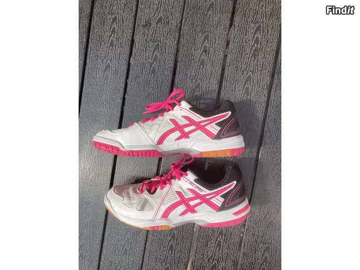 Säljes Asics, storlek 40.5