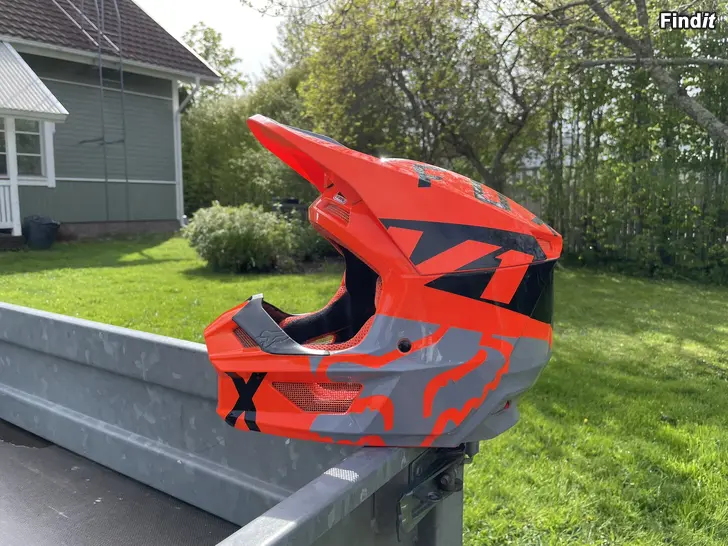 Säljes FOX V1 barn crosshjälm