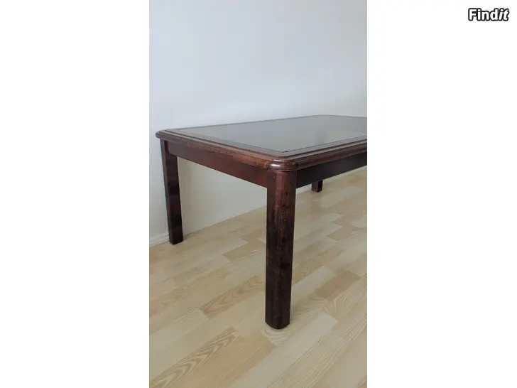Säljes Soffbord i trä