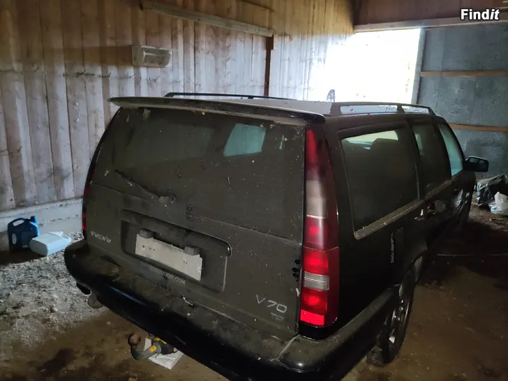 Myydään Volvo v70 2.5tdi reservdelsbil