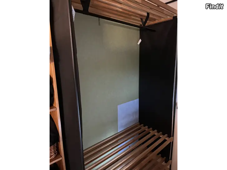 Säljes Ikea vaaterekki/ naulakko