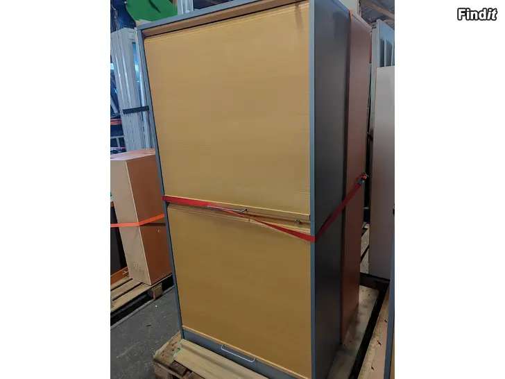 Myydään Monia erilaisia kaappeja, hyllyjä