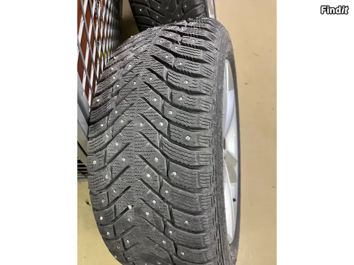 Säljes BMW fälgar med nya nubb däck