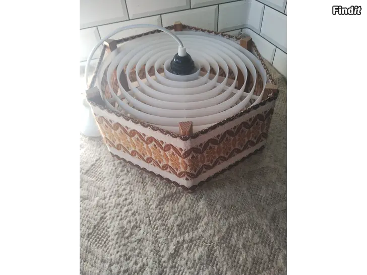 Myydään Retro kattovalaisin