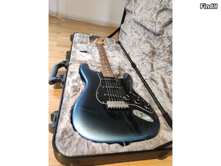 Myydään Fender stratocaster