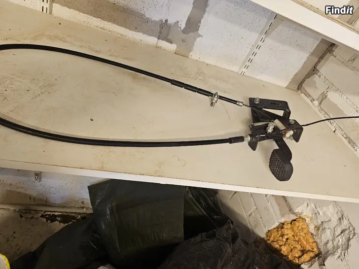 Myydään Pedal att övningsköra
