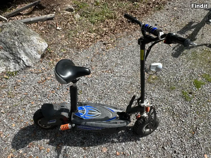 Myydään El spark med sits utan batteri 