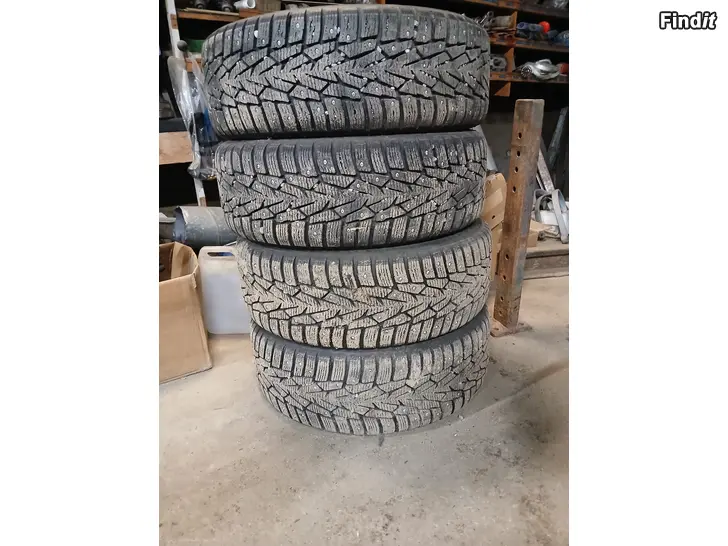 Säljes Hakkapeliitta vinterdäck 205/50 R17 / Citroen C4 fälgar