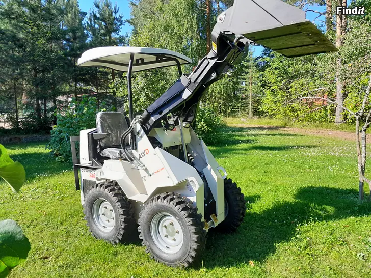 Myydään Pienkuormaaja