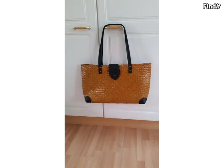 Myydään Kesälaukku rantalaukku punottu -hinta 5e