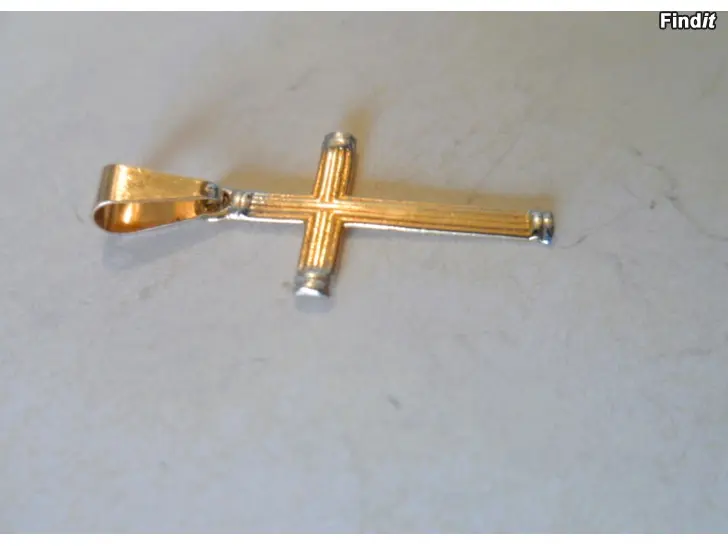 Myydään 14K kultainen risti 26mm