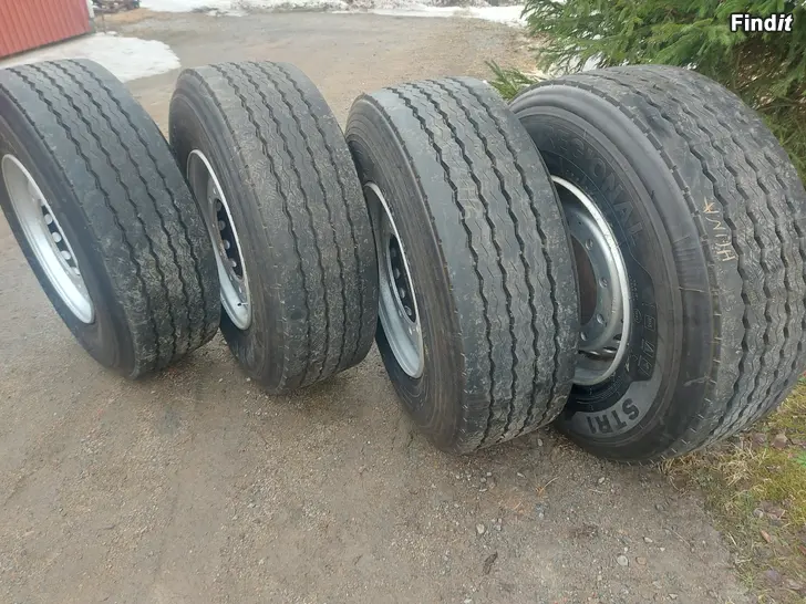 Myydään 385/65r22.5 Renkaat vanteilla 4 kpl