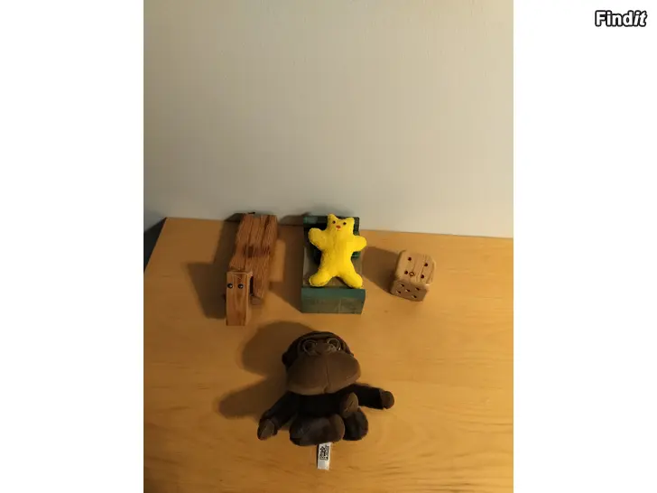 Myydään Puu koira apina