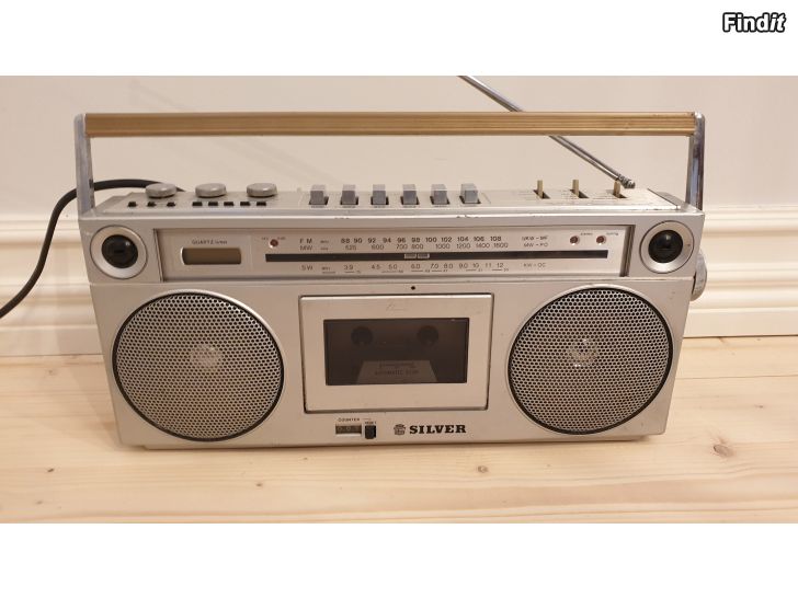 Bärbar Silver boombox/radio kassettspelare från 1980-talet