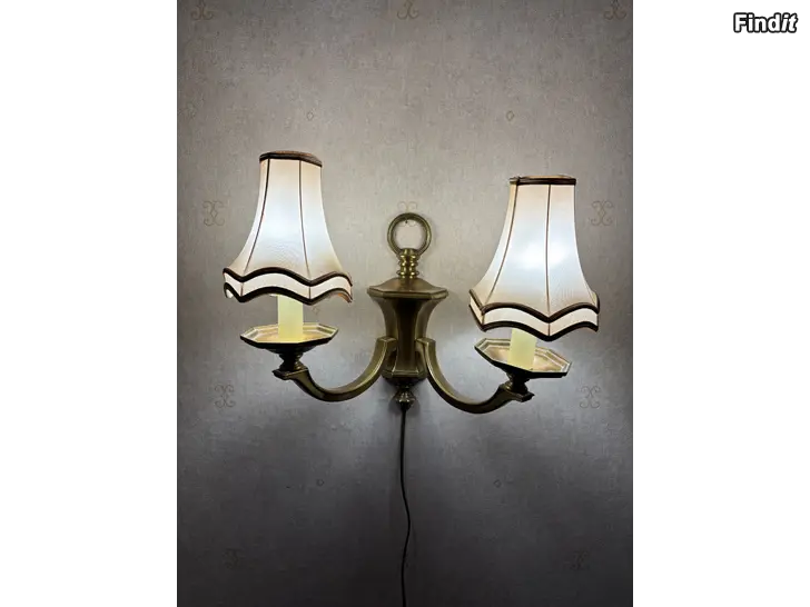 Säljes Gammal vägglampa