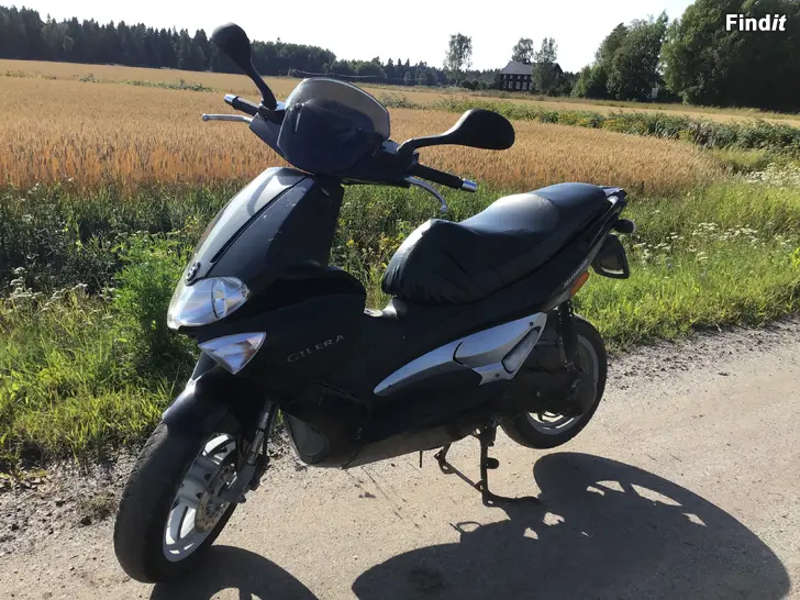 Myydään Skootteri Gilera Runner