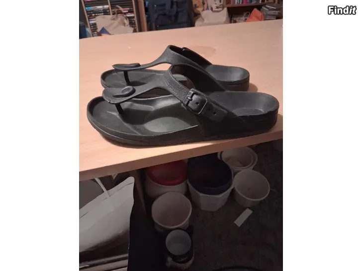 Säljes Tåsandaler st 41
