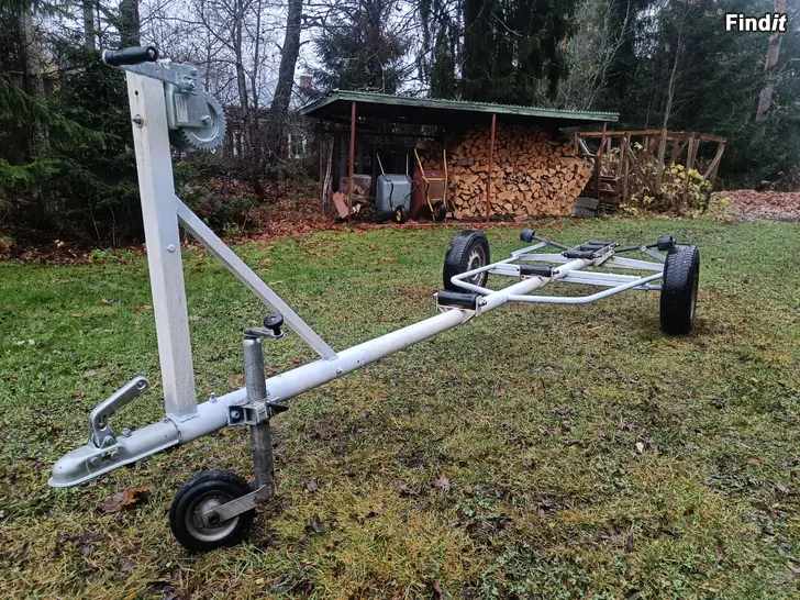 Myydään Veneen traileri 4,7m