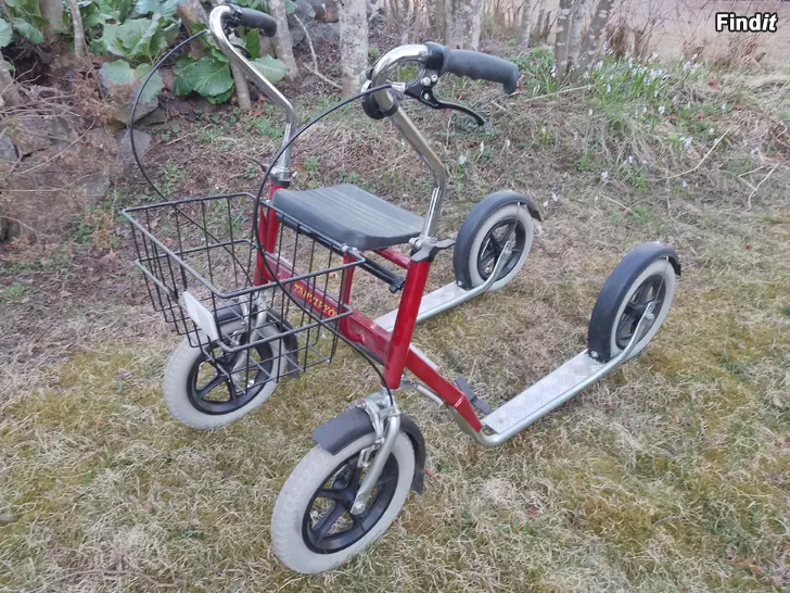Myydään Potkukelkka pyörillä