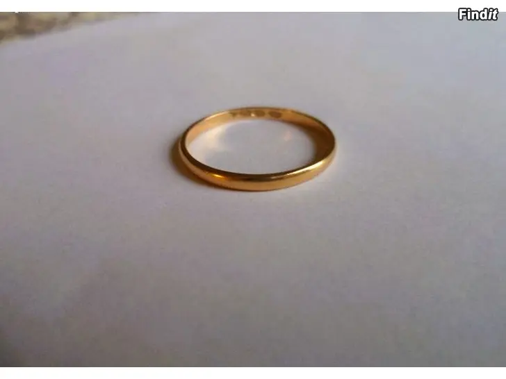 Myydään 18K sileä kultasormus koko 17