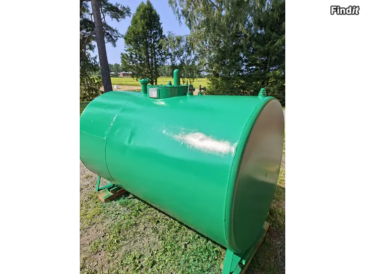 Säljes Farmrtank 2000 liter
