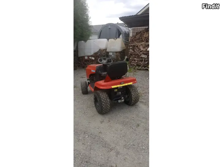 Säljes Traktor med klippare