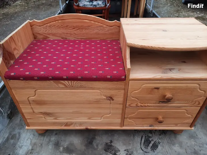 Myydään Puinen säilytyspenkki