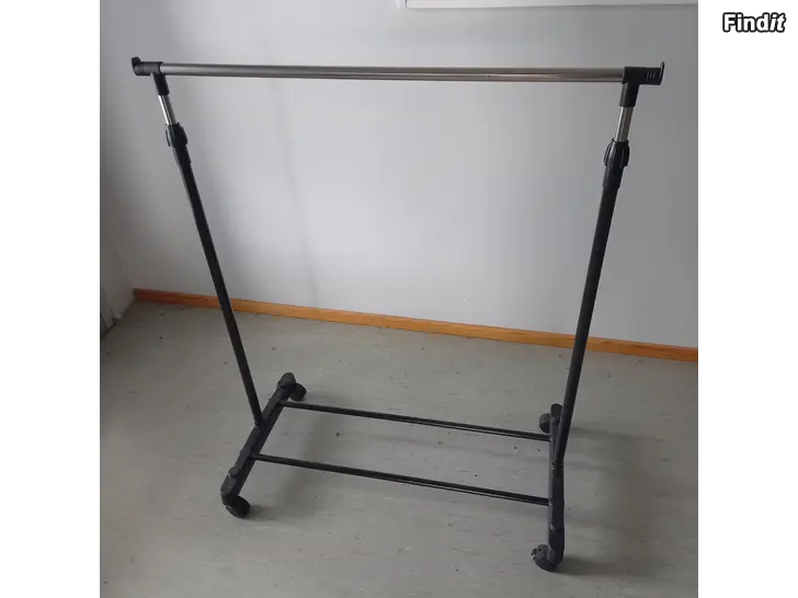 Myydään Vaaterekki kevyille tuotteille