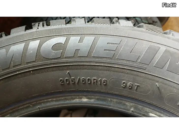 Myydään Michelin 205/60/16