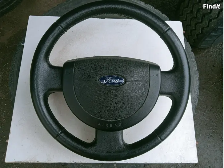 Myydään Ford Fiesta  2004 nahkaratti turvatyynyllä