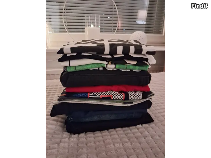 Säljes klädpaket / vaatepaketti stl./koko 122/128cm