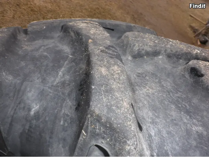 Myydään Traktorin rengas BKT TR-135 12.4-24