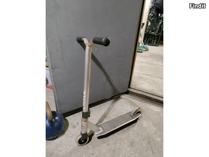 Säljes Sparkcykel
