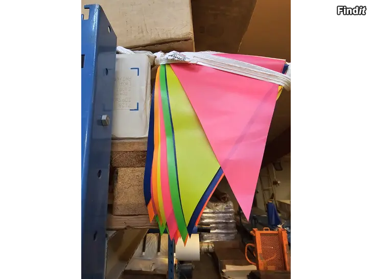 Säljes Flaggspel flerfärgade vimplar för kalas eller pride